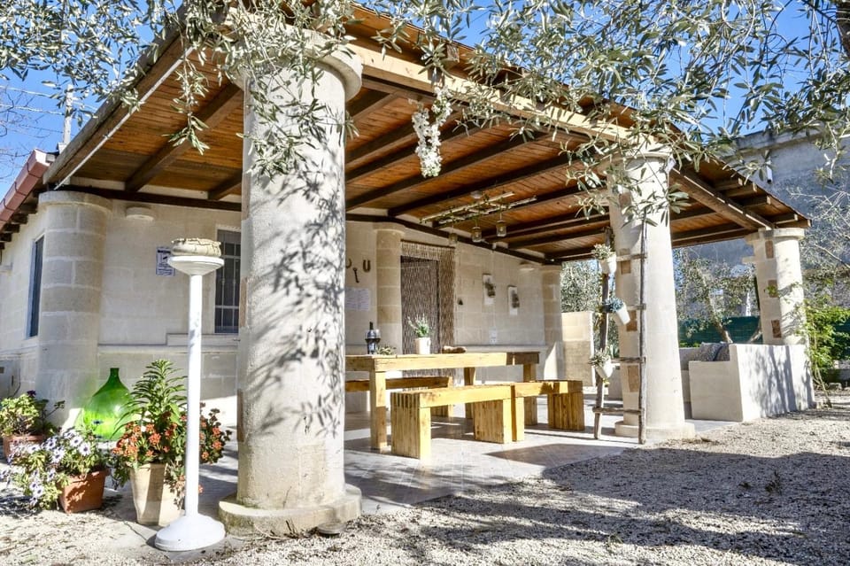 Day, Dining area