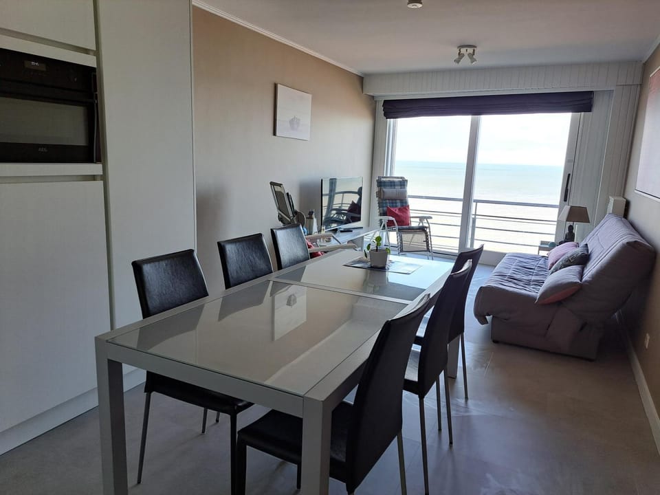 Living room, Dining area, Sea view