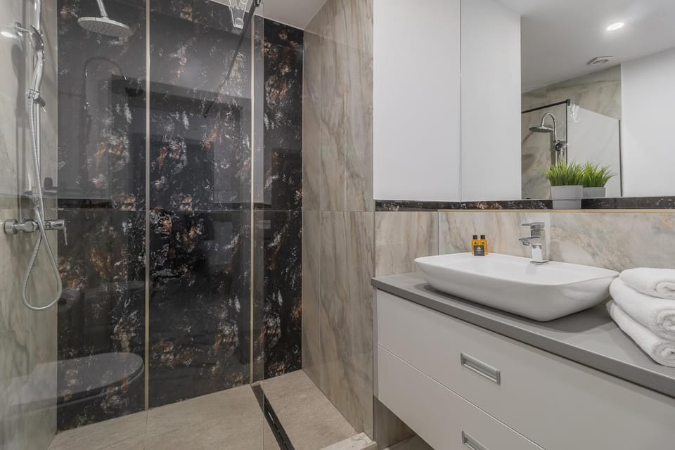 Shower, Bathroom, towels