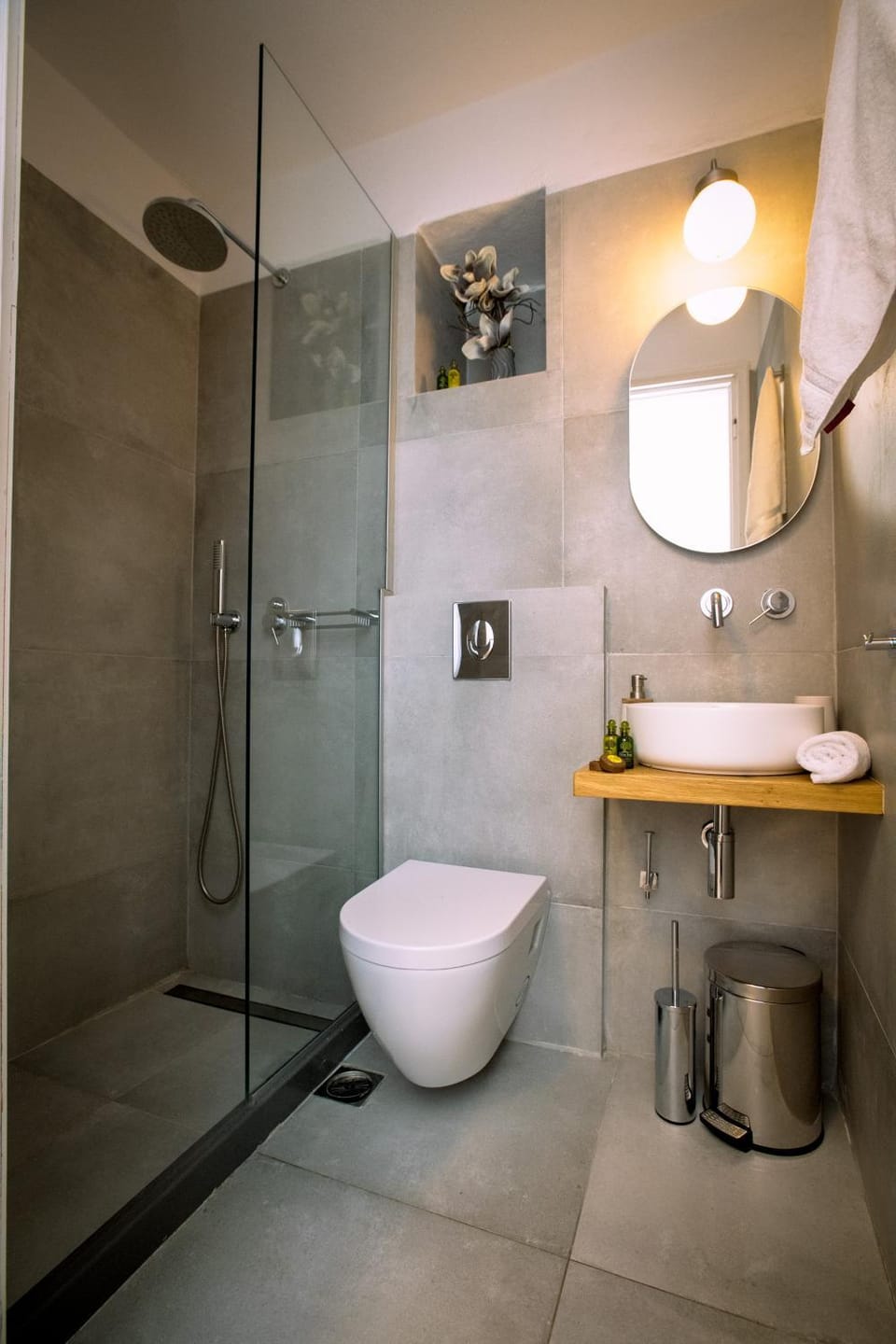 Shower, Toilet, Bathroom, towels