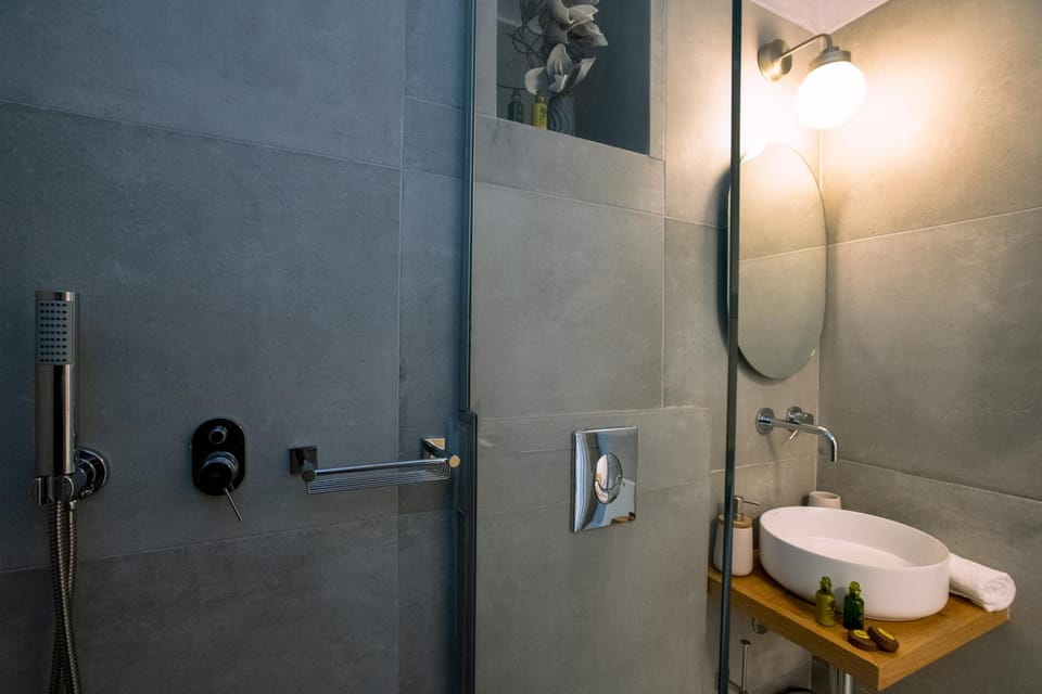Shower, Bathroom, towels