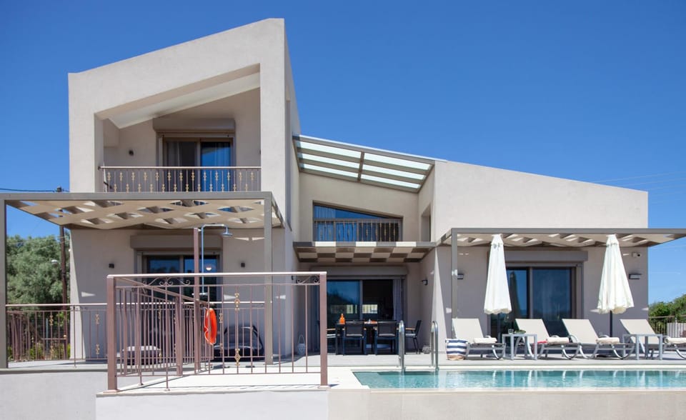Facade/entrance, Swimming pool