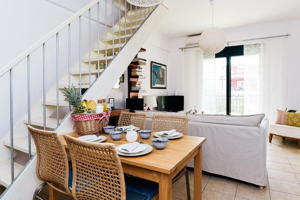 Seating area, Dining area