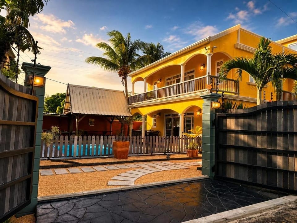 Lukshvilla private villa Le morne wind n kite surfers accomodation & car rental mauritius Apartment in Rivière Noire District, Mauritius