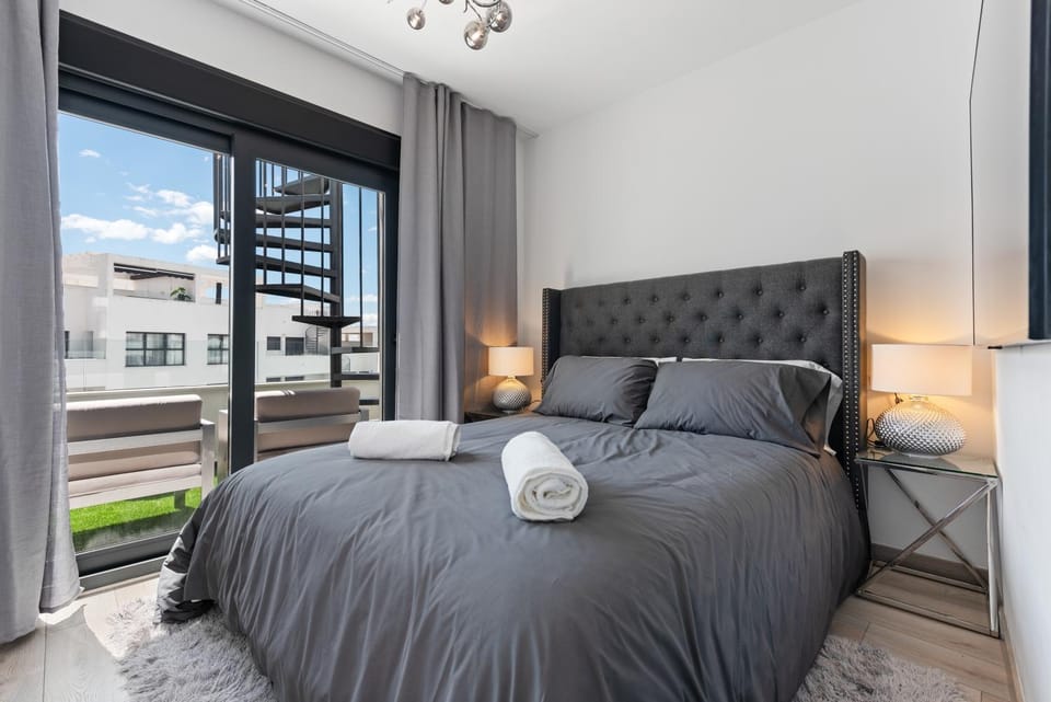 Bed, View (from property/room), Photo of the whole room, Bedroom, towels