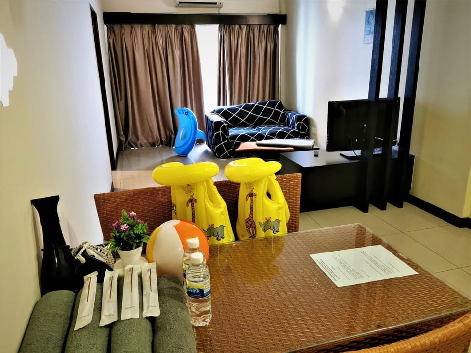 Property building, Restaurant/places to eat, Aqua park, Evening entertainment, Swimming pool, Entertainment, Breakfast, Dinner, locker