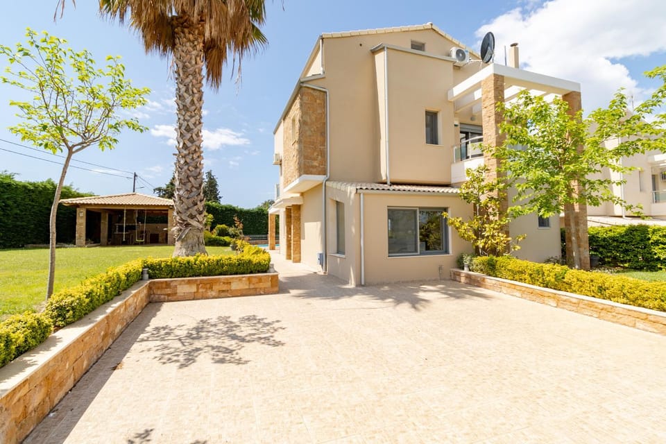Property building, Day, Garden, Garden view