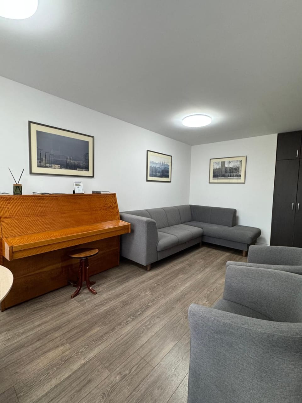 Living room, Seating area