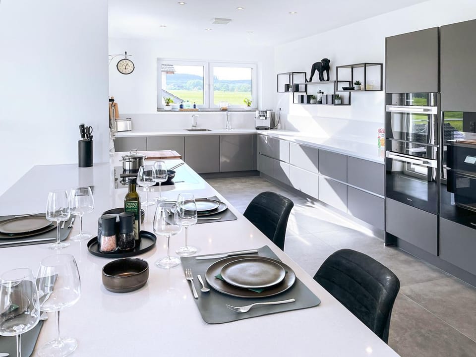 Dining area, kitchen