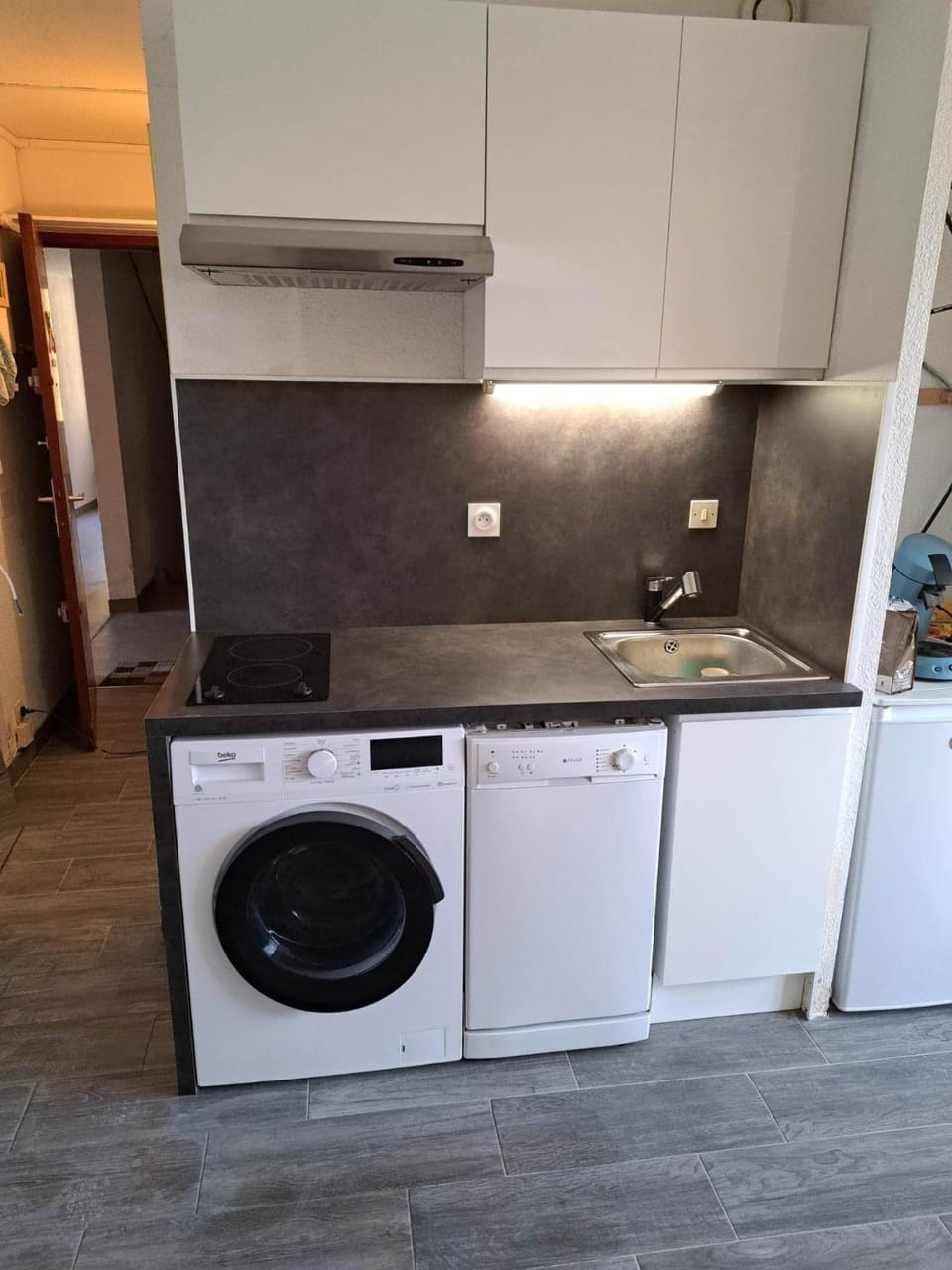 Appartement T2 27m² meublé, vue mer à 50m de la plage Apartment in Narbonne