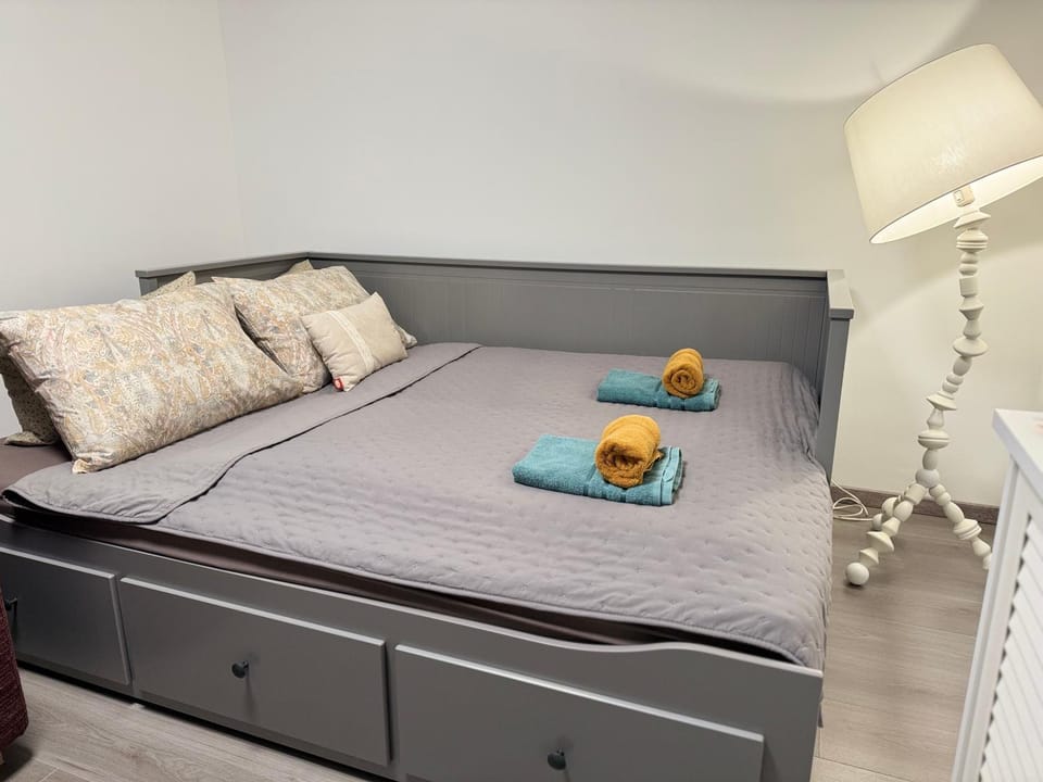 Bed, Living room