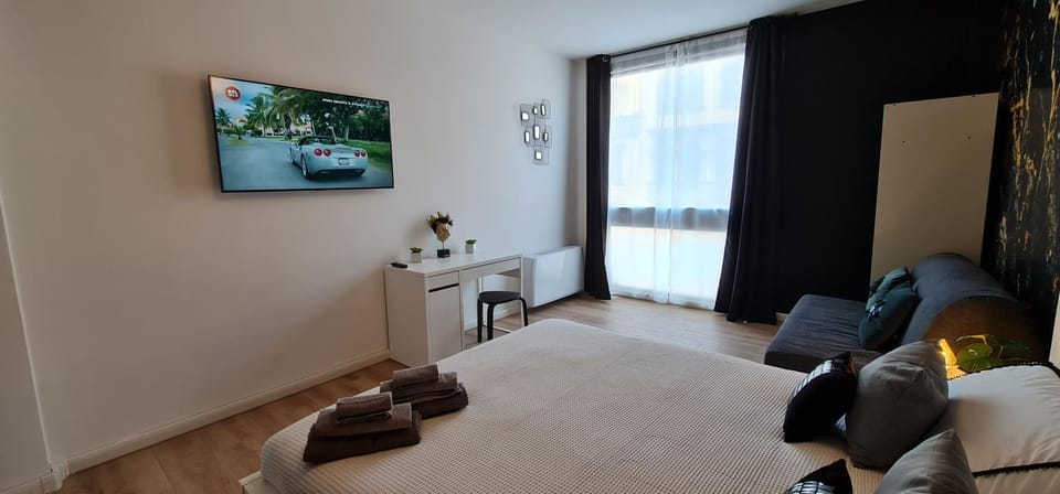 TV and multimedia, Photo of the whole room
