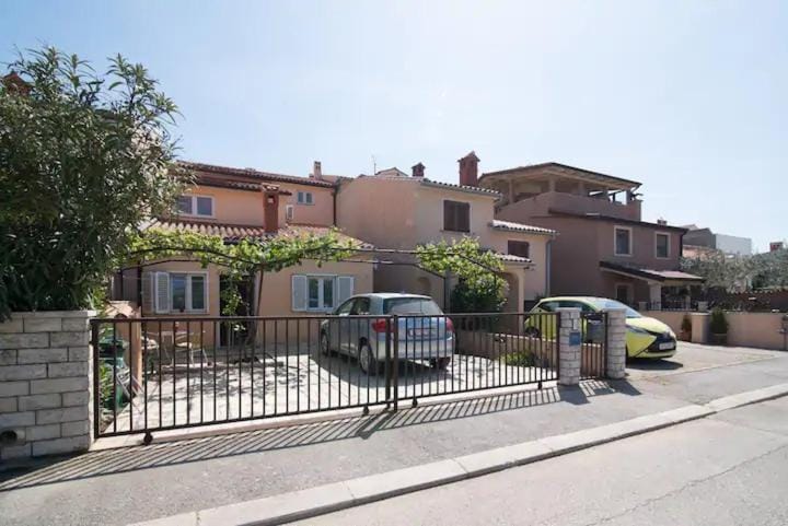 Street view, Parking