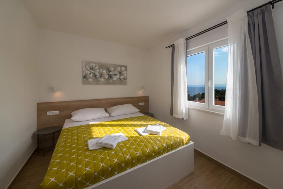 Bed, Bedroom, Sea view