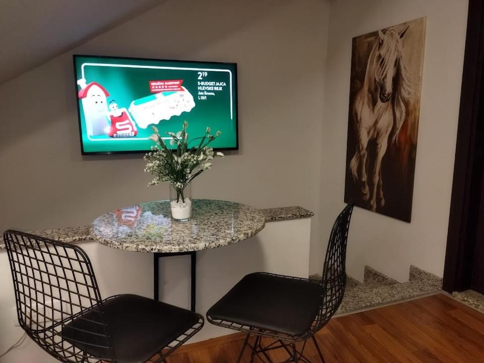 TV and multimedia, Dining area