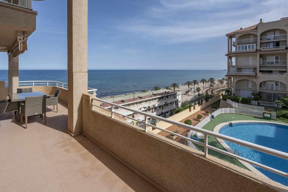 Natural landscape, View (from property/room), Balcony/Terrace, Beach, Pool view, Sea view, Swimming pool