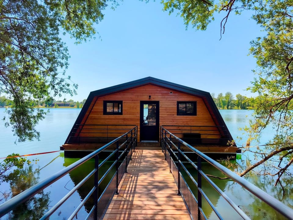 Property building, Natural landscape, Lake view