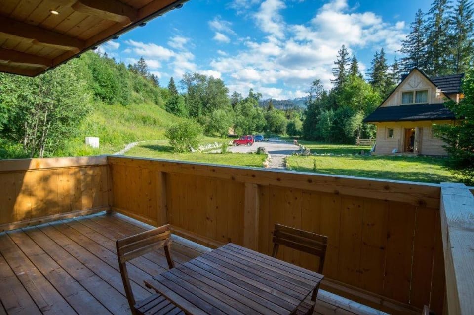 Property building, Natural landscape, Balcony/Terrace, pet friendly