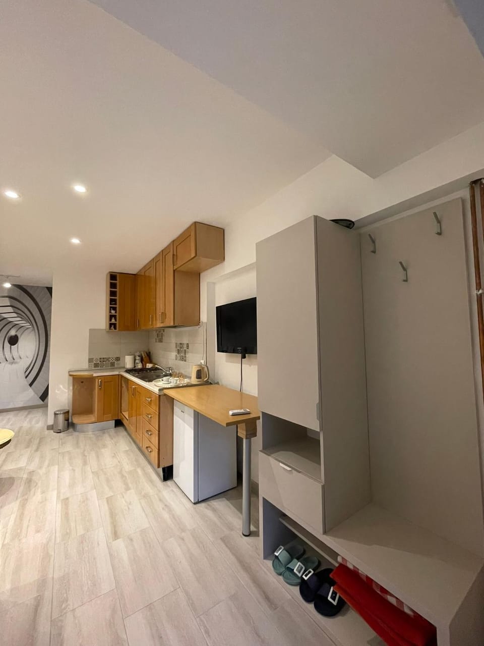 TV and multimedia, Kitchen or kitchenette, wardrobe