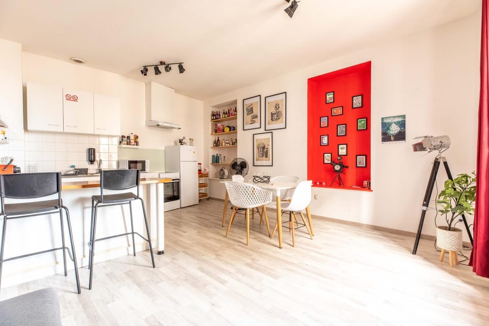 Kitchen or kitchenette, Living room, Seating area