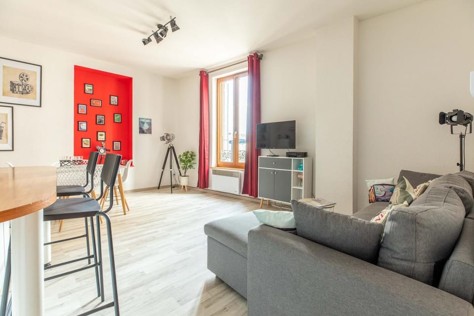 Communal lounge/ TV room, TV and multimedia, Living room, Seating area, Dining area