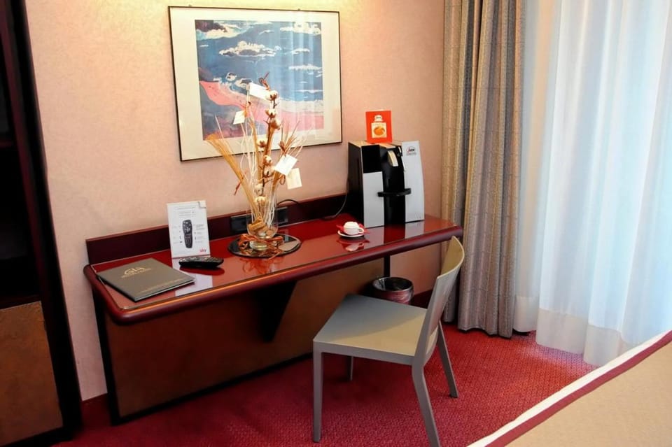 Coffee/tea facilities, Photo of the whole room, Decorative detail