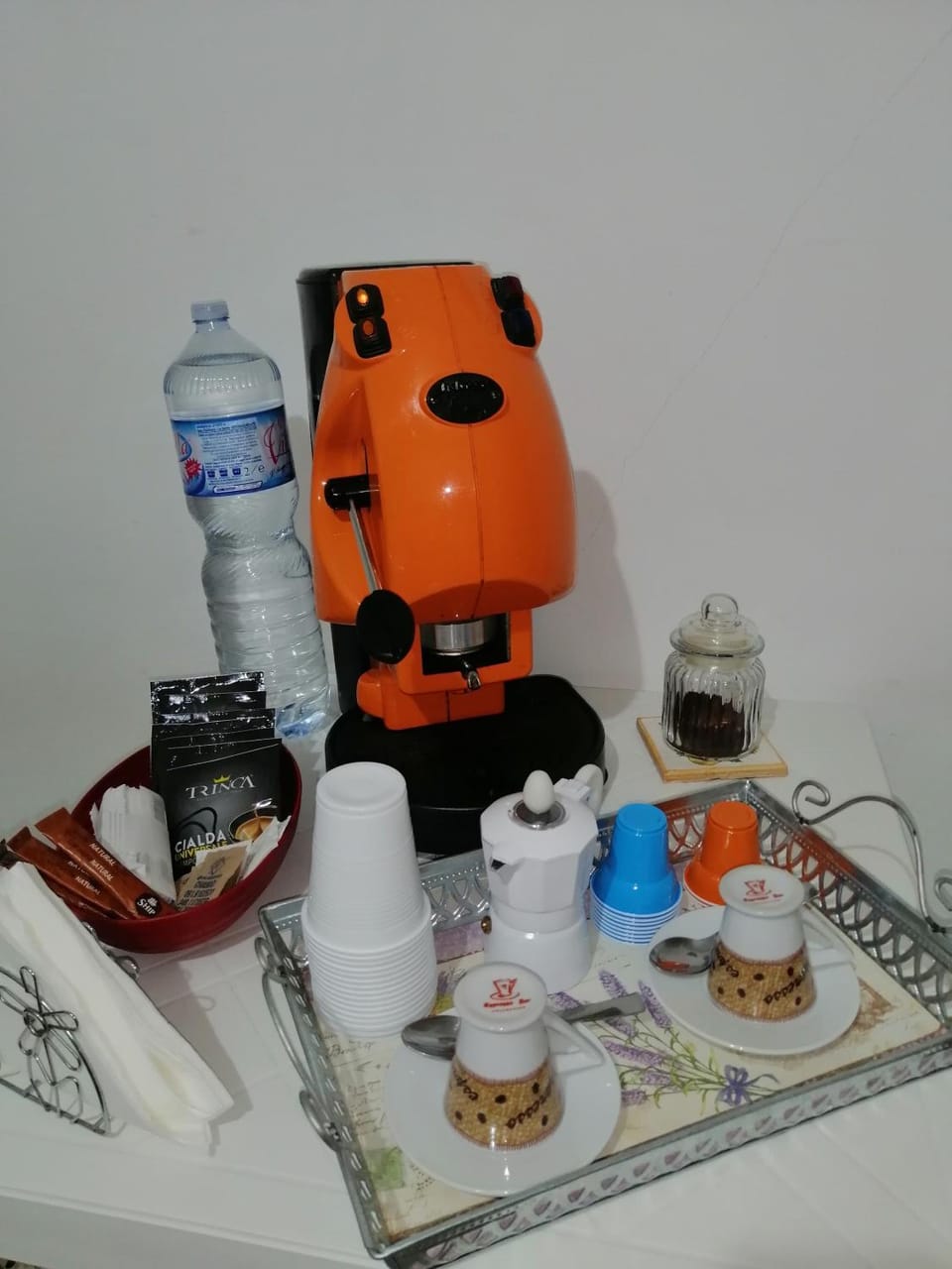 Coffee/tea facilities, Communal kitchen, Breakfast, Internal: Not applicable to any particular room
