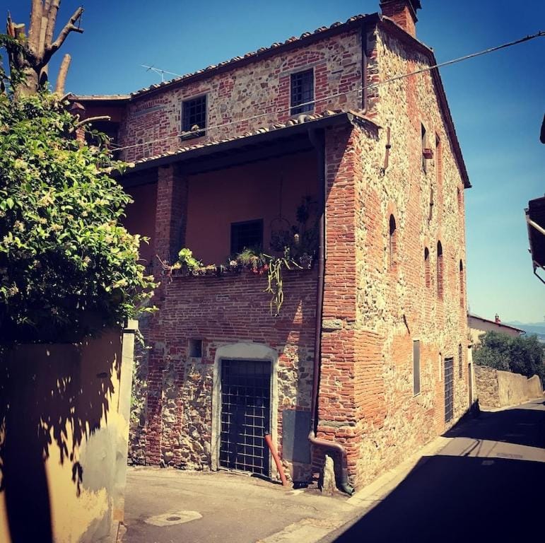 Residenza dei Piaceri Perduti-Rosa House in Emilia-Romagna