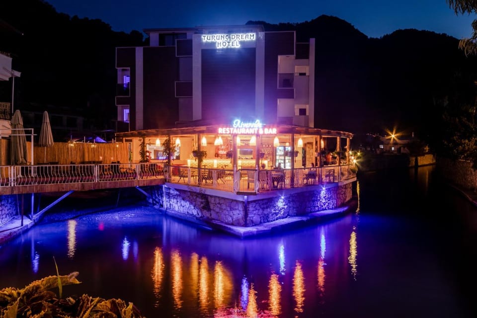 Property building, Restaurant/places to eat