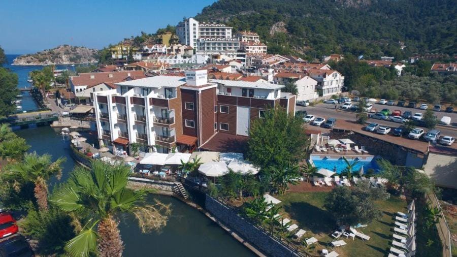Property building, Day, Neighbourhood, Natural landscape, Bird's eye view, Mountain view, Location