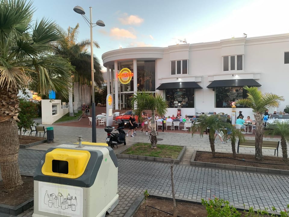 Lobby or reception, Location, Parking