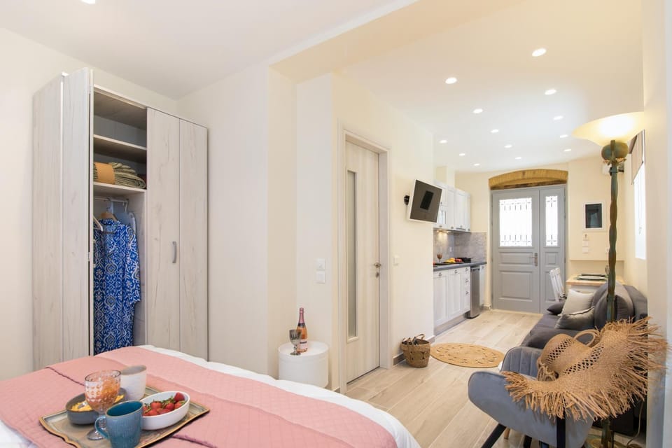 TV and multimedia, Kitchen or kitchenette, wardrobe