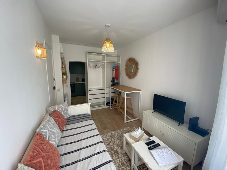 Studio ROMY les pieds dans l'eau 10 m de la mer Apartment in La Seyne-sur-Mer