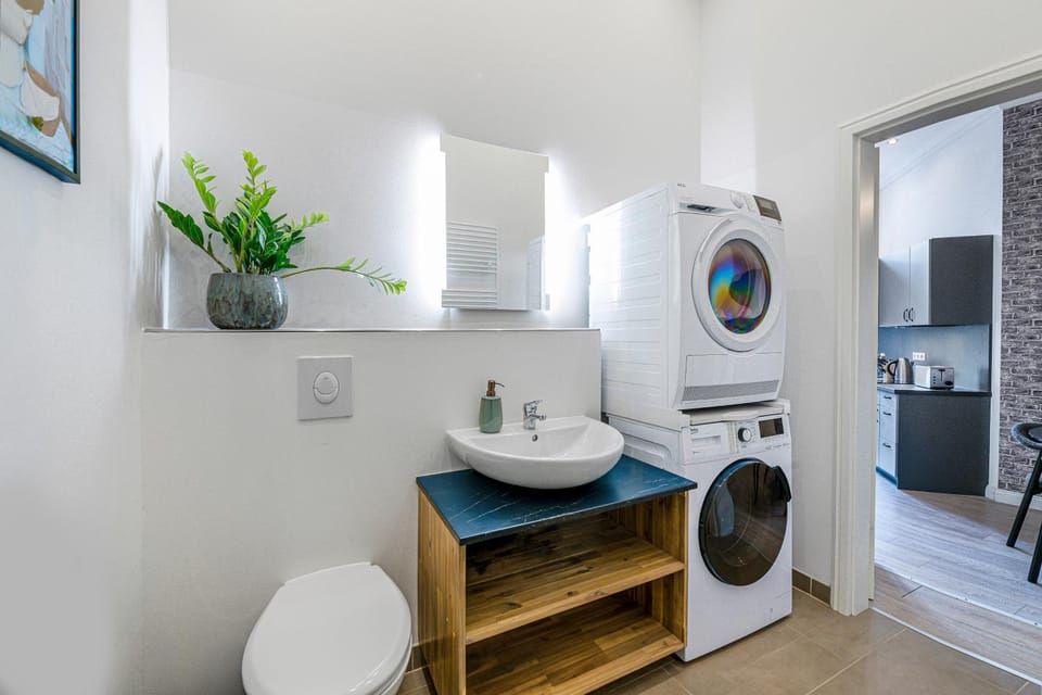 The Mierendorf III, group & family friendly, 2 BR, 1,5 bath rooms, ideal for 2 -5 Guests Apartment in Berlin