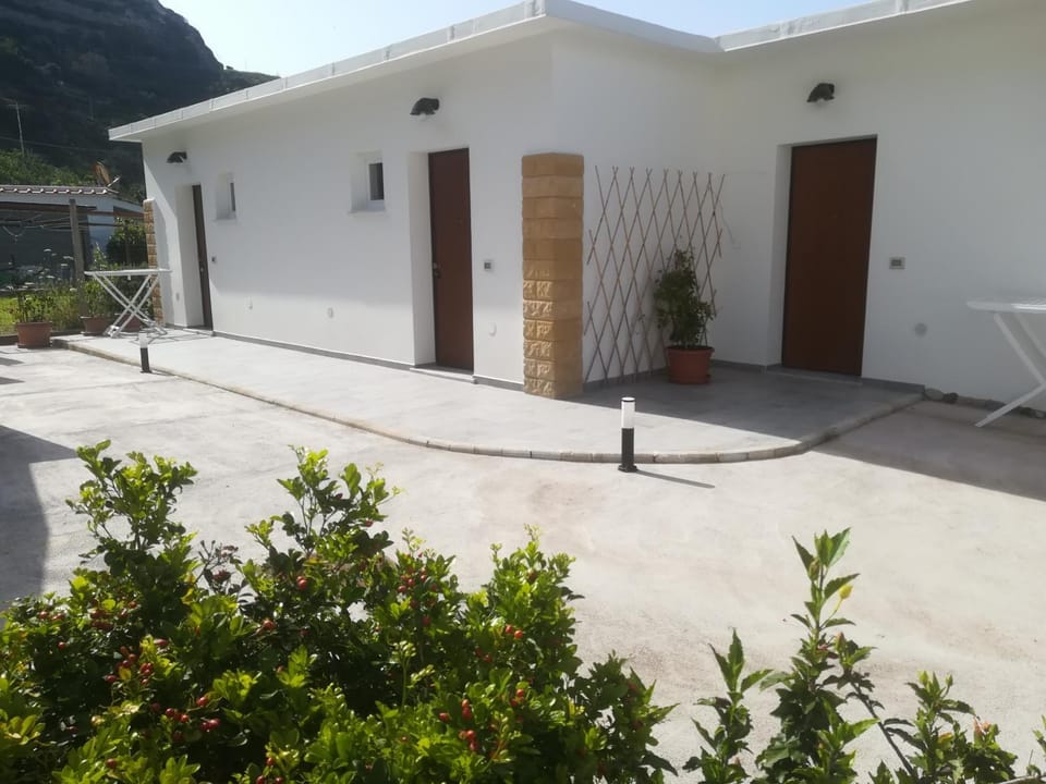 Patio, Facade/entrance