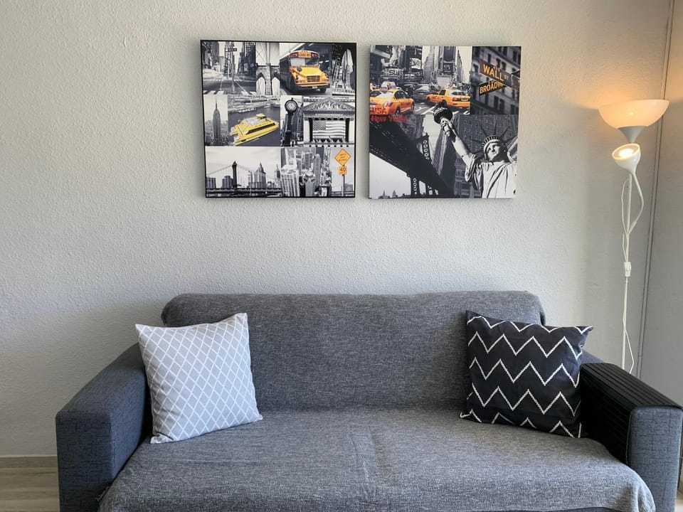 Staff, Living room