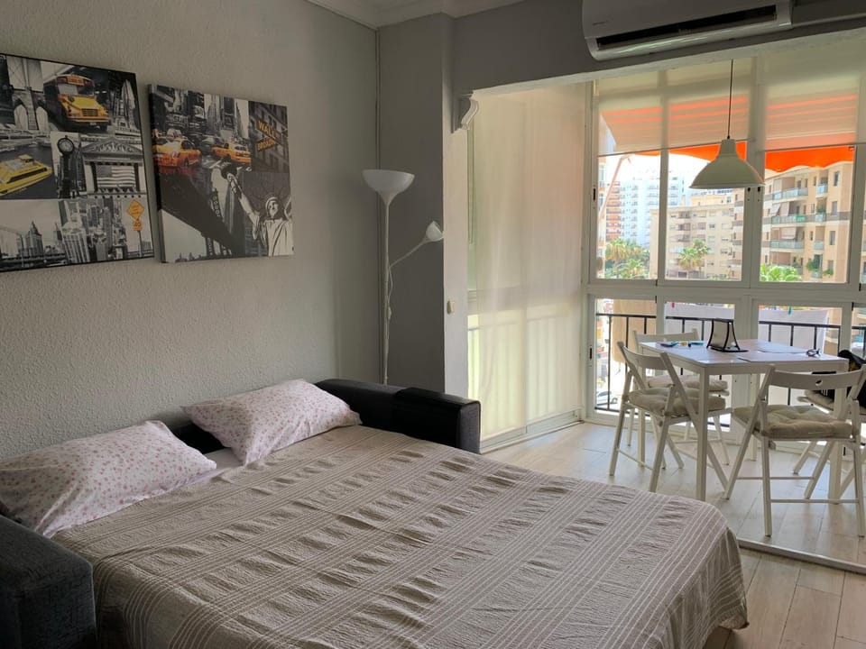 Bed, Photo of the whole room, air conditioner