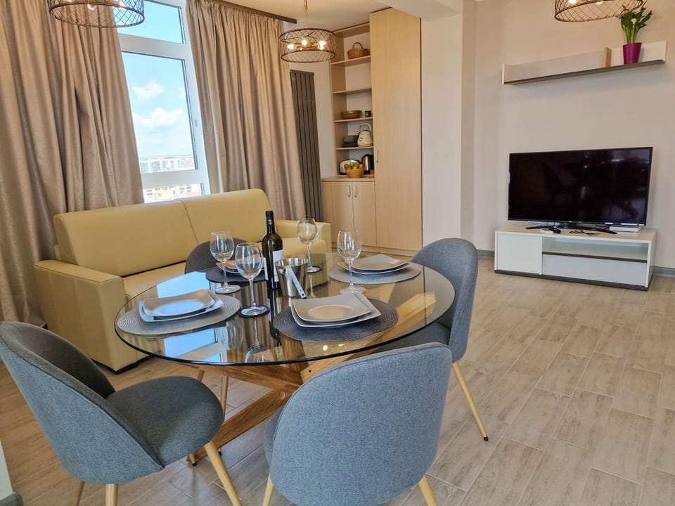 Living room, Seating area, Dining area