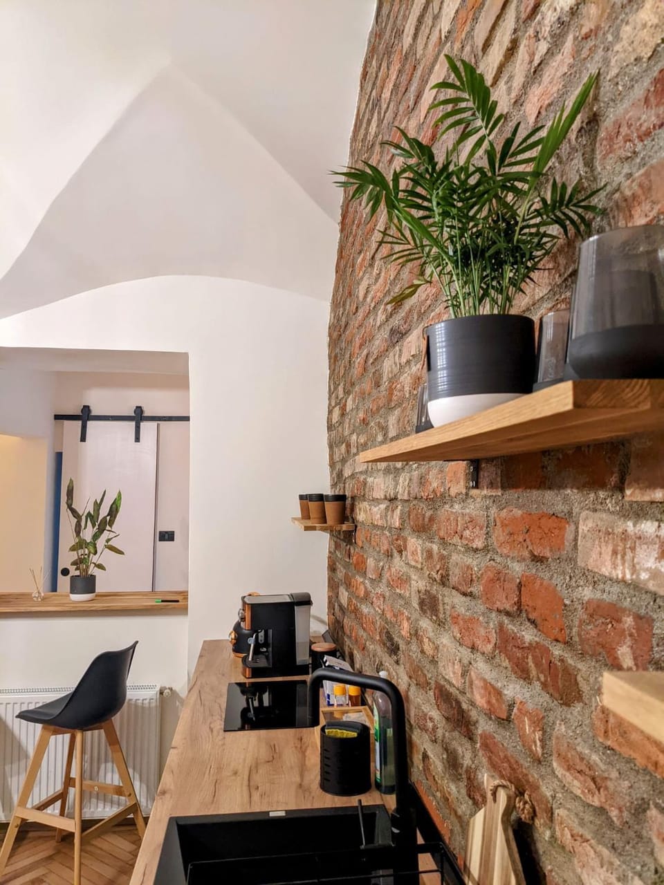 Kitchen or kitchenette, Seating area, Dining area