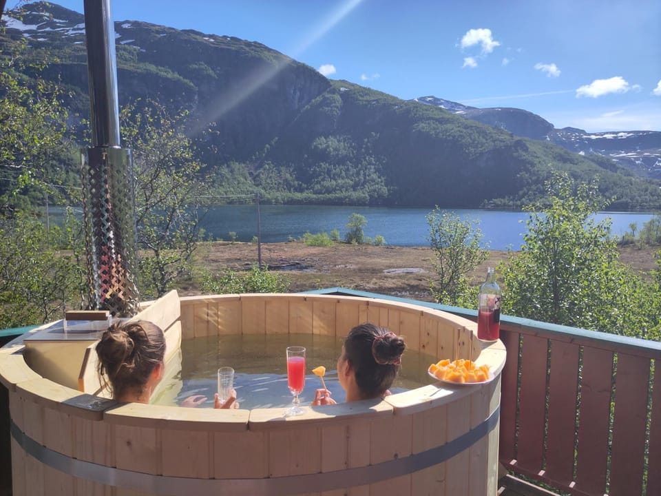 Day, Hot Tub, Hot Tub, Lake view, Mountain view