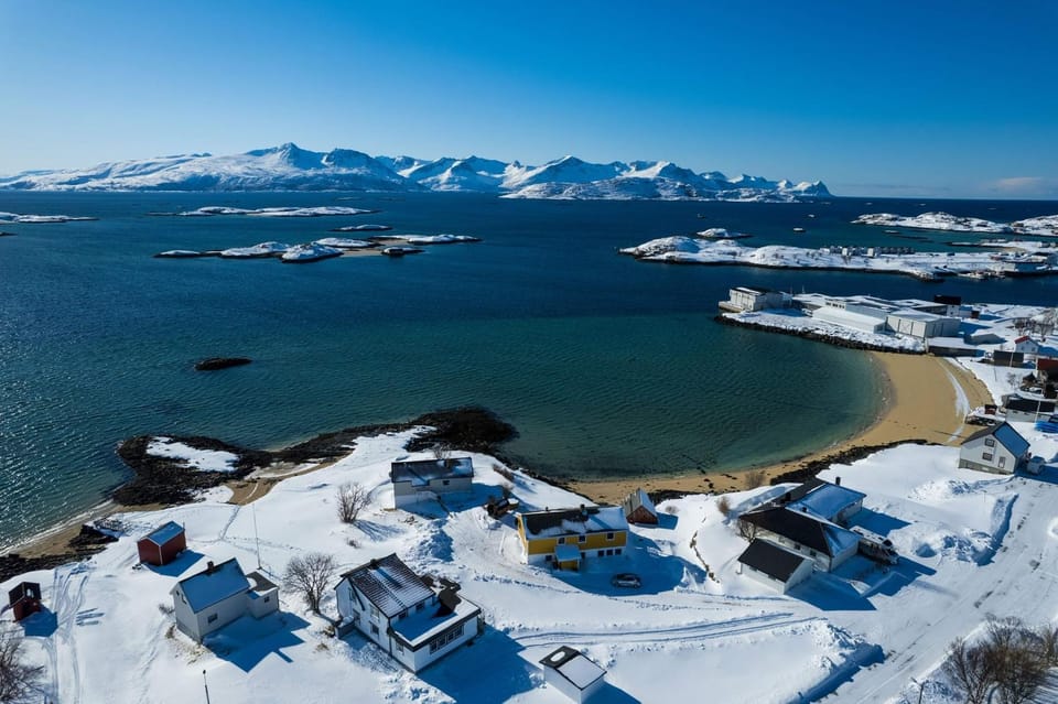 Property building, Day, Bird's eye view, Winter, Beach, Mountain view, Sea view, Seasons, Location