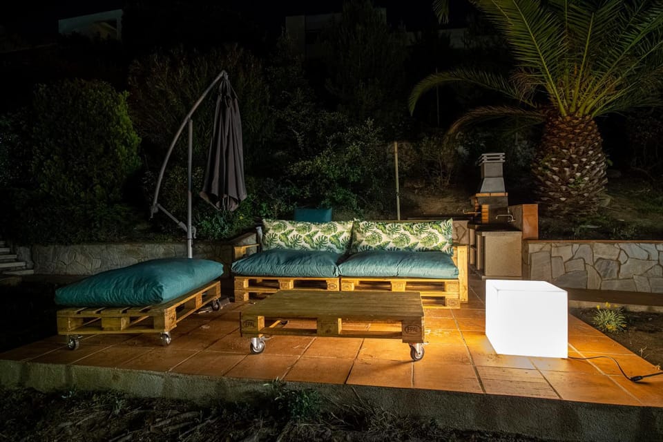 Patio, Off site, Night, BBQ facilities