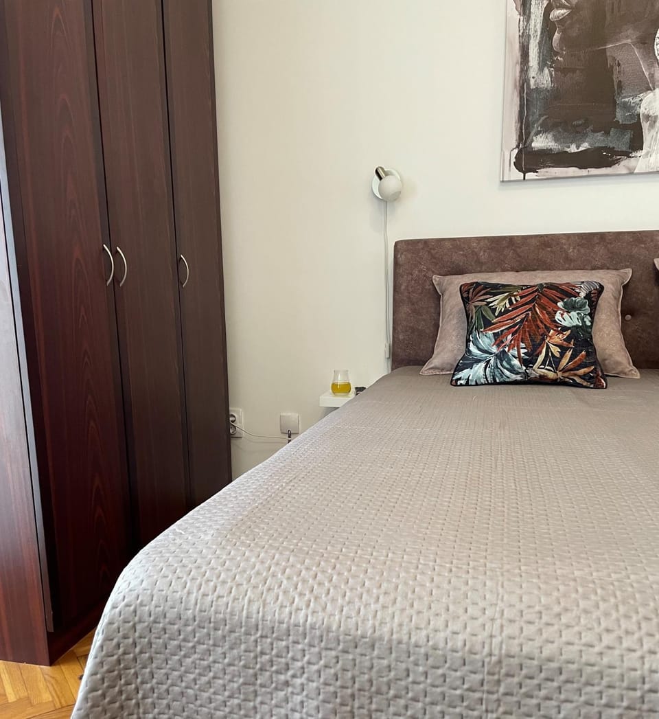 Bed, Photo of the whole room, Bedroom, wardrobe