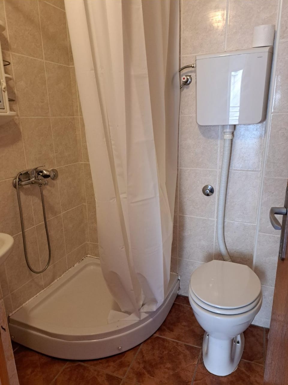 Shower, Toilet
