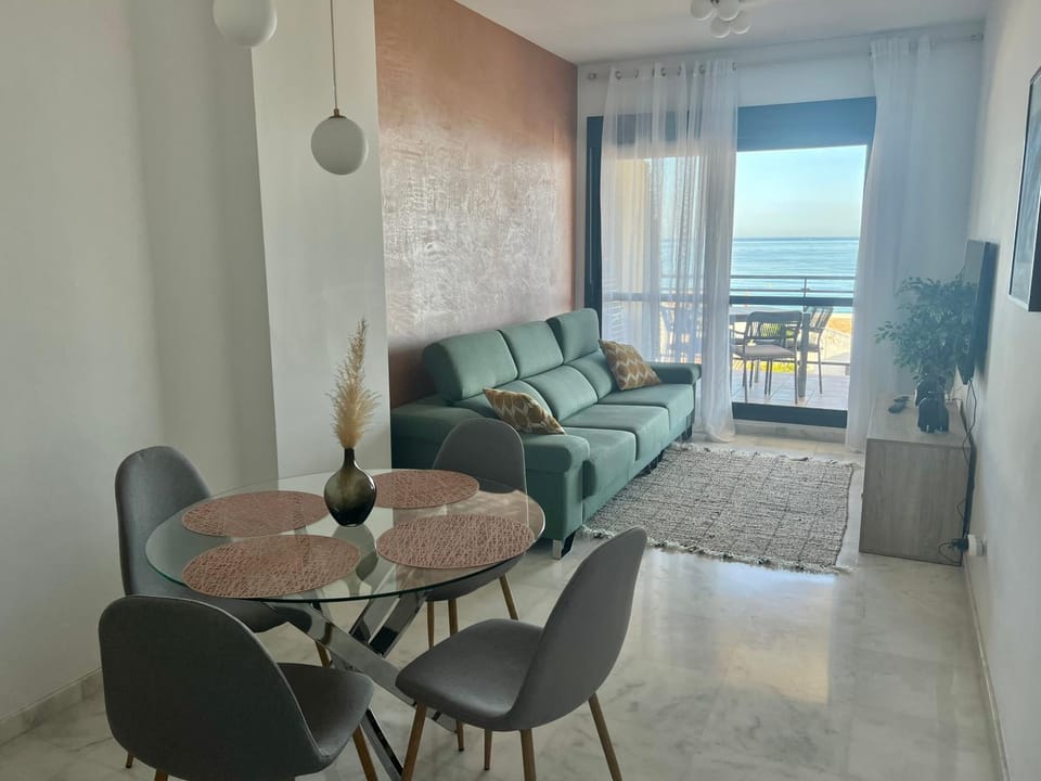 View (from property/room), Balcony/Terrace, Living room, Seating area, Dining area, Sea view