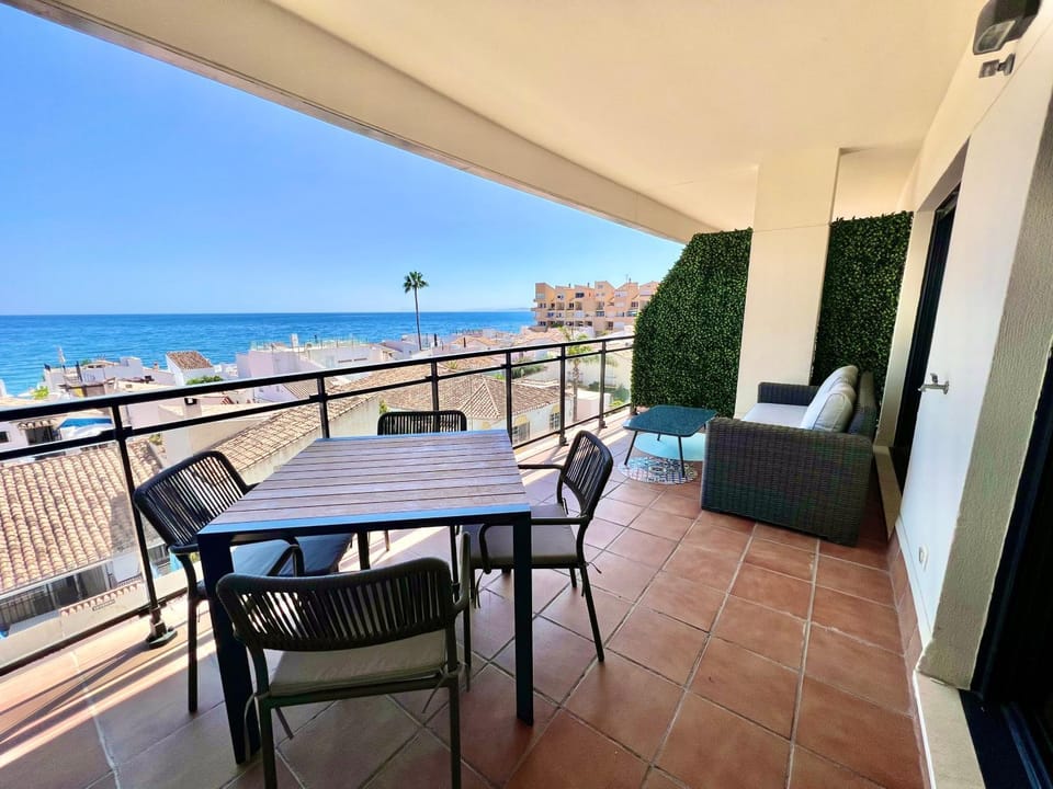 Day, View (from property/room), Balcony/Terrace, Seating area, Dining area, Sea view