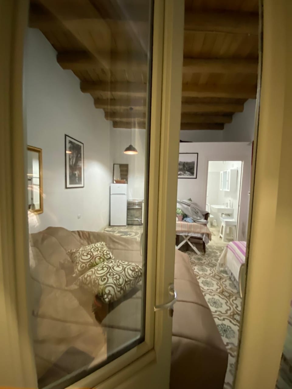 Bed, Living room, Photo of the whole room, Seating area, Bedroom