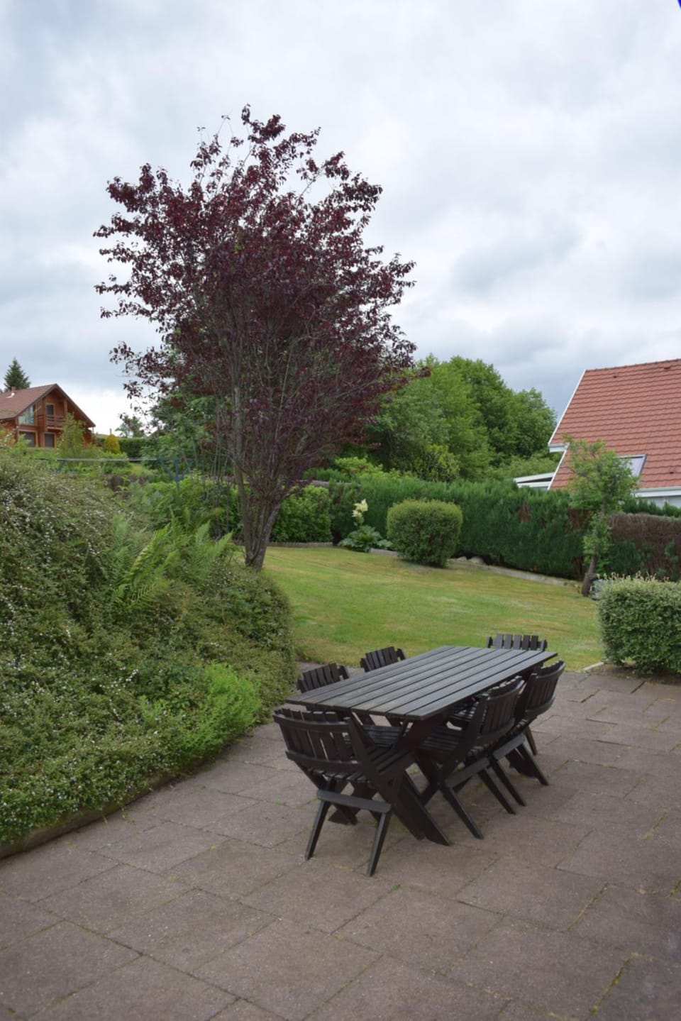 Patio, Dining area, Garden view