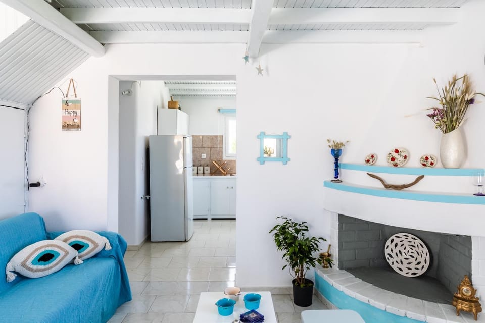 Kitchen or kitchenette, Living room, Seating area