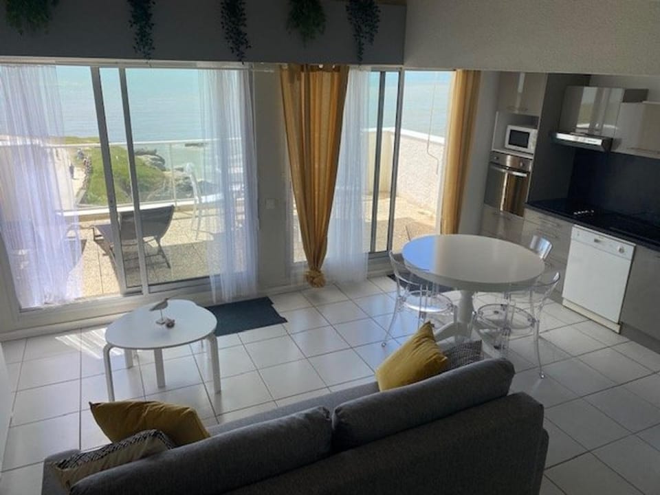 Duplex pour 6 avec vue océan, balcon et garage privatif - FR-1-494-131 Apartment in Royan